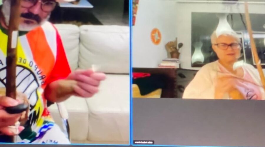 Orquestra Harmônica de Berimbaus. Iúnas Verdadeira e Mandingueira. Mestr@s Bella - Maria Isabel Melotti Xible e Mandingueiro - Peter Faluhelyi. Sala de Entrar, Tigüéra 360, Juiz de Fora, Minas Gerais/MG, Brasil. Registro de Capoeira Mestre Polêmico - Professor João Couto Teixeira. IMG_8792. 21,61 GB. 20h50. Segunda-feira, 17 de Julho de 2023. HD 1080p. Universidade Livre de Estudos Culturais da Capoeira - Universidade da Capoeira - UNICAPOEIRA, Instituto de Educação Socioambiental - IESAMBI, Associação de Capoeira - ASCA e Grupo de Capoeira MEIA LUA - Fundado Terça-feira, 29 de Maio de 1962. Seja membro deste canal e ganhe benefícios: https://www.youtube.com/channel/UCE6HrA5Y_VZ4-hgw8FG13aw/join