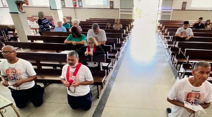Terço dos Homens em Família. Sebastião Rosa Leite Filho. Igreja Nossa Senhora Mãe de Deus, Bairro Nossa Senhora de Lourdes, Juiz de Fora, Minas Gerais/MG, Brasil. Registro de Capoeira Mestre Polêmico - Professor João Couto Teixeira. IMG_8856. 2,14 GB. 09h15. Domingo, 06 de Agosto de 2023. HD 1080p. Universidade Livre de Estudos Culturais da Capoeira - Universidade da Capoeira - UNICAPOEIRA, Instituto de Educação Socioambiental - IESAMBI, Associação de Capoeira - ASCA e Grupo de Capoeira MEIA LUA - Fundado Terça-feira, 29 de Maio de 1962. Seja membro deste canal e ganhe benefícios: https://www.youtube.com/channel/UCE6HrA5Y_VZ4-hgw8FG13aw/join