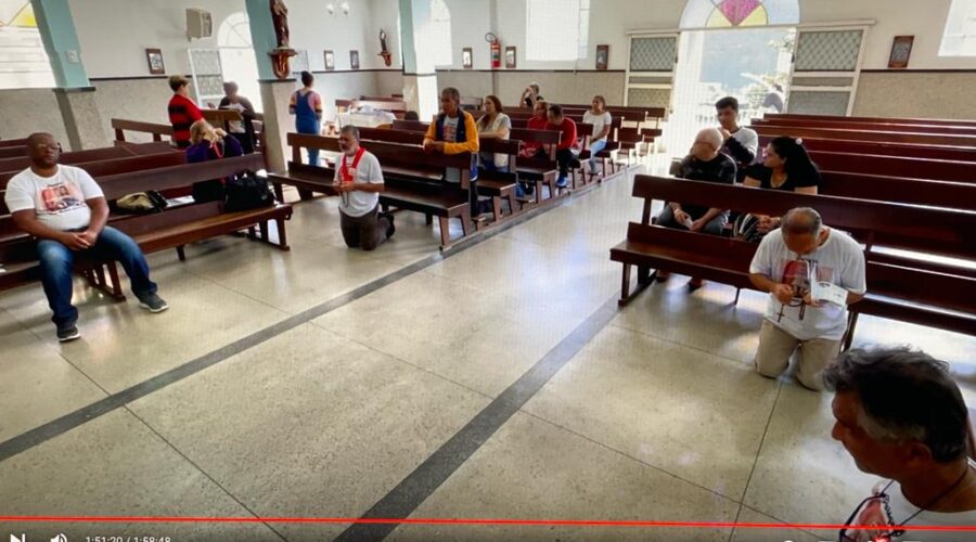 Terço dos Homens em Família. Wanderley Tagliatte. Igreja Nossa Senhora Mãe de Deus, Bairro Nossa Senhora de Lourdes, Juiz de Fora, Minas Gerais/MG, Brasil. Registro de Capoeira Mestre Polêmico - Professor João Couto Teixeira. IMG_8602. 3,91 GB. 09h15. Domingo, 11 de Junho de 2023. HD 1080p. Universidade Livre de Estudos Culturais da Capoeira - Universidade da Capoeira - UNICAPOEIRA, Instituto de Educação Socioambiental - IESAMBI, Associação de Capoeira - ASCA e Grupo de Capoeira MEIA LUA - Fundado Terça-feira, 29 de Maio de 1962. Seja membro deste canal e ganhe benefícios: https://www.youtube.com/channel/UCE6HrA5Y_VZ4-hgw8FG13aw/join