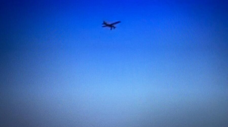 Avião Propaganda e Jato. Jardim, Quintal Alto, Entrada, Tigüéra 360, Juiz de Fora, Minas Gerais/MG, Brasil. Registro de Capoeira Mestre Polêmico - Professor João Couto Teixeira. IMG_0874. 1,04 MB. 12h06. Quinta-feira, 03 de Agosto de 2023. HD 1080p. Universidade Livre de Estudos Culturais da Capoeira - Universidade da Capoeira - UNICAPOEIRA, Instituto de Educação Socioambiental - IESAMBI, Associação de Capoeira - ASCA e Grupo de Capoeira MEIA LUA - Fundado Terça-feira, 29 de Maio de 1962. Seja membro deste canal e ganhe benefícios: https://www.youtube.com/channel/UCE6HrA5Y_VZ4-hgw8FG13aw/join