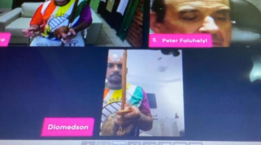 Orquestra Harmônica de Berimbaus. Angola, Banguela e Cavalaria - Simples e Dobrada - Sem e Com Variações. Mestres Avatar - Giovanni Diomedson de Andrade e Mandingueiro - Peter Faluhelyi. Sala de Entrar, Tigüéra 360, Juiz de Fora, Minas Gerais/MG, Brasil. Registro de Capoeira Mestre Polêmico - Professor João Couto Teixeira. IMG_9048. 4,33 GB. 20h30. Segunda-feira, 25 de Setembro de 2023. HD 1080p. Orquestra Harmônica de Berimbaus - Toques e Cantos com Diferentes Afinações, segundo ensinamentos dos Mestres Marco Aurélio de Moraes Barros (in Memoriam) e Reynaldo Teixeira Alves, do Grupo MEIA LUA, adaptados por Mestre Polêmico - Universidade da Capoeira. Universidade Livre de Estudos Culturais da Capoeira - Universidade da Capoeira - UNICAPOEIRA, Instituto de Educação Socioambiental - IESAMBI, Associação de Capoeira - ASCA e Grupo de Capoeira MEIA LUA - Fundado Terça-feira, 29 de Maio de 1962. Seja membro deste canal e ganhe benefícios: https://www.youtube.com/channel/UCE6HrA5Y_VZ4-hgw8FG13aw/join