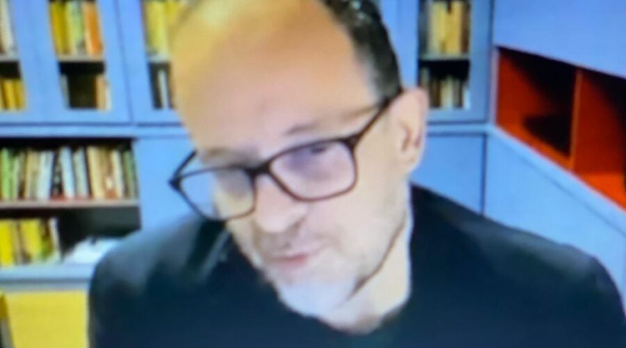 Breno Altman, Preto Léo, Katia Marko e Rita Casaro. Suíte, Tigüéra 360, Juiz de Fora, Minas Gerais/MG, Brasil. Registro de Capoeira Mestre Polêmico - Professor João Couto Teixeira. IMG_3802. 3,6 GB. 23h52. Quinta-feira, 26 de Outubro de 2023.