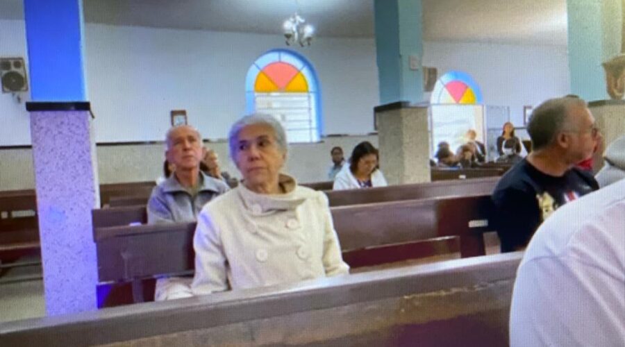 Celebração Eucarística. Padre João Francisco Batista da Silva. Diácono Márcio Rosa dos Santos. Ministro Extraordinário da Sagrada Comunhão Amaro Azevedo. Música Sidney. Igreja Nossa Senhora Mãe de Deus, Bairro Nossa Senhora de Lourdes, Juiz de Fora, Minas Gerais/MG, Brasil. Registro de Capoeira Mestre Polêmico - Professor João Couto Teixeira. IMG_7758. 8,43 GB. 08h00. Domingo, 08 de Janeiro de 2023. Universidade Livre de Estudos Culturais da Capoeira - Universidade da Capoeira - UNICAPOEIRA, Instituto de Educação Socioambiental - IESAMBI, Associação de Capoeira - ASCA e Grupo de Capoeira MEIA LUA - Fundado Terça-feira, 29 de Maio de 1962. Seja membro deste canal e ganhe benefícios: https://www.youtube.com/channel/UCE6HrA5Y_VZ4-hgw8FG13aw/join