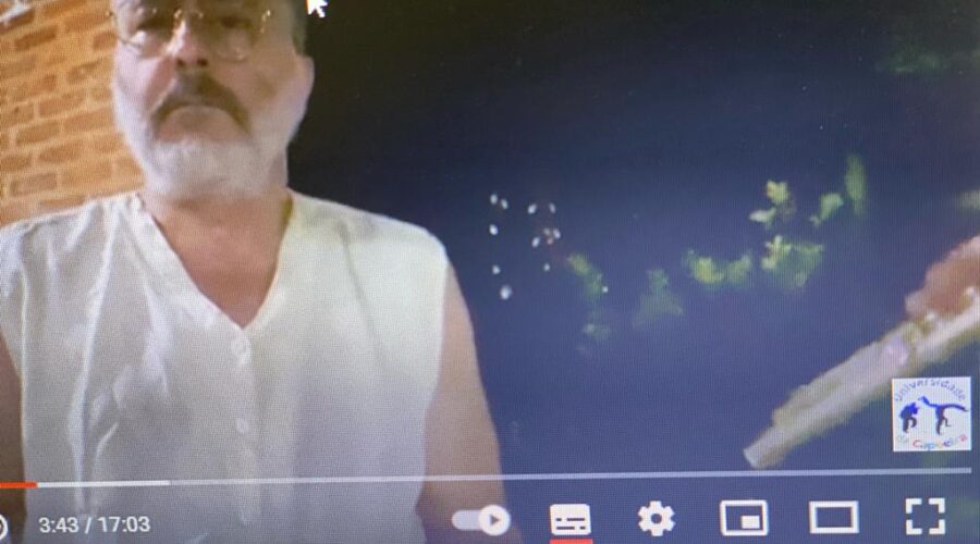 Choro na Varanda. Estêvão Teixeira - Flauta e Mestre Polêmico - Pandeiro. Presentes David Teixeira Irsigler e Pulika - Paulo Couto Teixeira. Jardim, Quintal Alto, Entrada, Tigüéra 360, Juiz de Fora, Minas Gerais/MG, Brasil. Registro de Capoeira Mestre Polêmico - Professor João Couto Teixeira. IMG_9100. 1.94 GB. 19h09. Domingo, 09 de Outubro de 2023. Universidade Livre de Estudos Culturais da Capoeira - Universidade da Capoeira - UNICAPOEIRA, Instituto de Educação Socioambiental - IESAMBI, Associação de Capoeira - ASCA e Grupo de Capoeira MEIA LUA - Fundado Terça-feira, 29 de Maio de 1962. Seja membro deste canal e ganhe benefícios: https://www.youtube.com/channel/UCE6HrA5Y_VZ4-hgw8FG13aw/join