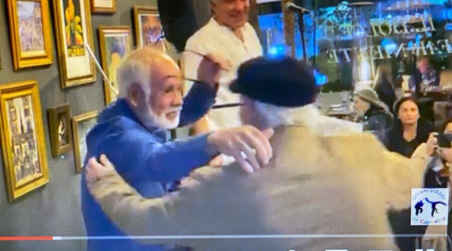 Cristovão da Silva Bastos Filho - Piano e Estêvão Teixeira - Flautas. Vinho e Ponto, Spazio Shopping, Bairro São Mateus, Juiz de Fora, Minas Gerais/MG, Brasil. Registro de Capoeira Mestre Polêmico - Professor João Couto Teixeira. IMG_8949/1. 12,08 GB. 19h55/22h39. Sábado, 26 de Agosto de 2023. HD 1080p. Universidade Livre de Estudos Culturais da Capoeira - Universidade da Capoeira - UNICAPOEIRA, Instituto de Educação Socioambiental - IESAMBI, Associação de Capoeira - ASCA e Grupo de Capoeira MEIA LUA - Fundado Terça-feira, 29 de Maio de 1962. Seja membro deste canal e ganhe benefícios: https://www.youtube.com/channel/UCE6HrA5Y_VZ4-hgw8FG13aw/join