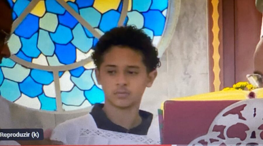 Celebração Eucarística. Padre Luiz Carlos Vitório. Diácono Márcio Rosa dos Santos. Ministr@s Extraordinári@s da Sagrada Comunhão Ana Maria e Antônio Reis. Acolhimento Ministro Extraordinário da Sagrada Comunhão Eduardo Bôscaro, Leituras Sebastião Rosa Leite Filho e Cláudio, Salmo 44 - À Vossa Direita se Encontra a Rainha, com Veste Esplendente de Ouro de Ofir - Mestre Polêmico. Orações da Comunidade Ministro Extraordinário da Sagrada Comunhão Amaro Azevedo. Acólito Gabriel. Música Luiz Gajardo. Igreja Nossa Senhora Mãe de Deus, Bairro Nossa Senhora de Lourdes, Juiz de Fora, Minas Gerais/MG, Brasil. Registro de Capoeira Mestre Polêmico - Professor João Couto Teixeira. IMG_8919. 8,52 GB. 08h00. Domingo, 20 de Agosto de 2023. HD 1080p. Universidade Livre de Estudos Culturais da Capoeira - Universidade da Capoeira - UNICAPOEIRA, Instituto de Educação Socioambiental - IESAMBI, Associação de Capoeira - ASCA e Grupo de Capoeira MEIA LUA - Fundado Terça-feira, 29 de Maio de 1962. Seja membro deste canal e ganhe benefícios: https://www.youtube.com/channel/UCE6HrA5Y_VZ4-hgw8FG13aw/join