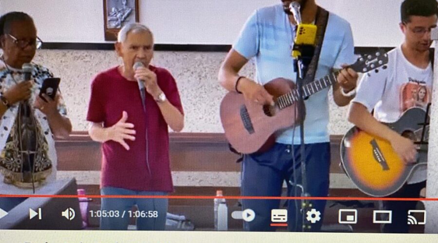 Missa. Padre Luiz Carlos. Acolhida e Preces da Comunidade Ana Maria. Música Isabel, Ministro Antônio, Mestre Avatar e Léo. Igreja Nossa Senhora Mãe de Deus, Juiz de Fora. IMG_9096. 7,6 GB. 08h00. 08Out23.