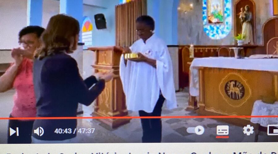 Celebração Eucarística. Padre Luiz Carlos Vitório. Ministra Extraordinária da Sagrada Comunhão Maria Inês. Acolhida Adélia Fernandes. Leitura Graça. Salmo 97 - O Senhor Fez Conhecer o Seu Poder Salvador, Perante as Nações - Mestre Polêmico. Igreja Nossa Senhora Mãe de Deus, Bairro Nossa Senhora de Lourdes, Juiz de Fora, Minas Gerais/MG, Brasil. Registro de Capoeira Mestre Polêmico - Professor João Couto Teixeira. IMG_9233. 5,41 GB. 07h00. Sexta-feira, 10 de Novembro de 2023. HD 1080p. Universidade Livre de Estudos Culturais da Capoeira - Universidade da Capoeira - UNICAPOEIRA, Instituto de Educação Socioambiental - IESAMBI, Associação de Capoeira - ASCA e Grupo de Capoeira MEIA LUA - Fundado Terça-feira, 29 de Maio de 1962. Seja membro deste canal e ganhe benefícios: https://www.youtube.com/channel/UCE6HrA5Y_VZ4-hgw8FG13aw/join