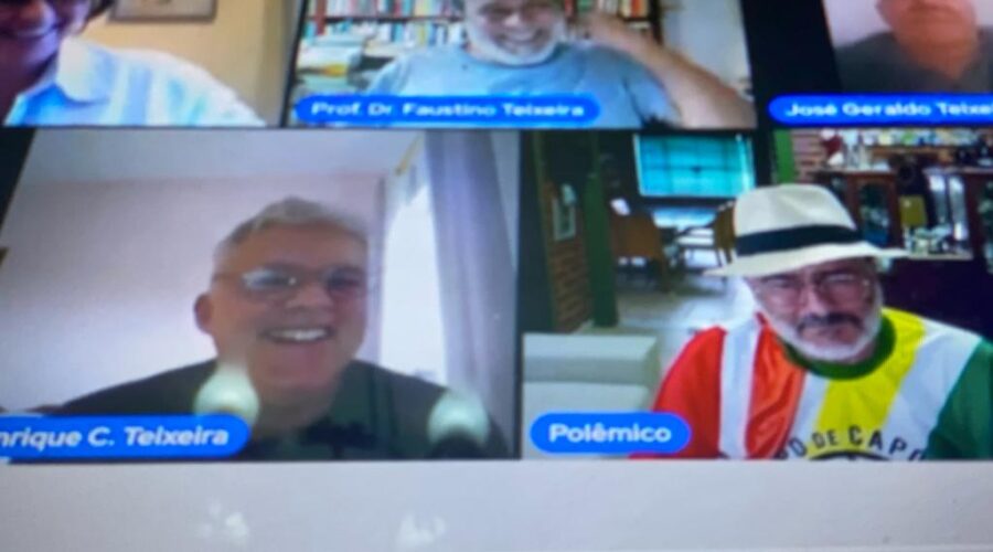 Nas Teias da Delicadeza: O Não Humano no Humano - O Enigma da Microbiota ou a Humanidade Microbiológica. Márcia Rivas e Irmãos Couto Teixeira José Geraldo, Capoeira Mestre Asè Dudú - Faustino Luiz, Henrique e Mestre Polêmico. Sala de Entrar, Tigüéra 360, Juiz de Fora, Minas Gerais/MG, Brasil. Registro de Capoeira Mestre Polêmico - Professor João Couto Teixeira. IMG_9185. 13,23 GB. 16h57. Sexta-feira, 27 de Outubro de 2023.