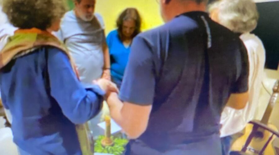 Oração. Capoeira Mestre Asè Dudú - Faustino Luiz Couto Teixeira, Lúcia Ribeiro, Pedro Ribeiro, Teresa Sartório, Teita e Pastor Edson Fernando. Bairro Floresta, Juiz de Fora, Minas Gerais/MG, Brasil. Registro de Capoeira Mestre Polêmico - Professor João Couto Teixeira. IMG_6198. 5,55 GB. 21h06. Quarta-feira, 25 de Outubro de 2023. HD 1080p. Universidade Livre de Estudos Culturais da Capoeira - Universidade da Capoeira - UNICAPOEIRA, Instituto de Educação Socioambiental - IESAMBI, Associação de Capoeira - ASCA e Grupo de Capoeira MEIA LUA - Fundado Terça-feira, 29 de Maio de 1962. Seja membro deste canal e ganhe benefícios: https://www.youtube.com/channel/UCE6HrA5Y_VZ4-hgw8FG13aw/join