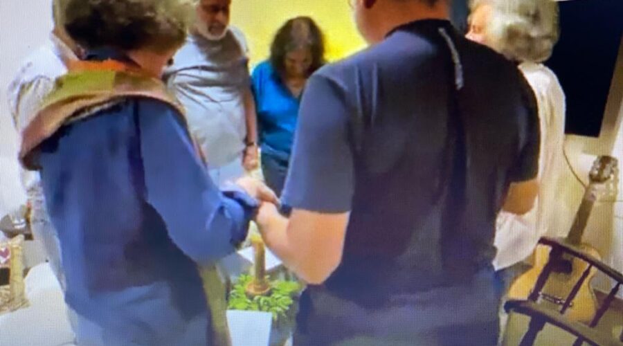 Oração. Capoeira Mestre Asè Dudú - Faustino Luiz Couto Teixeira, Lúcia Ribeiro, Pedro Ribeiro, Teresa Sartório, Teita e Pastor Edson Fernando. Bairro Floresta, Juiz de Fora, Minas Gerais/MG, Brasil. Registro de Capoeira Mestre Polêmico - Professor João Couto Teixeira. IMG_6198. 5,55 GB. 21h06. Quarta-feira, 25 de Outubro de 2023.