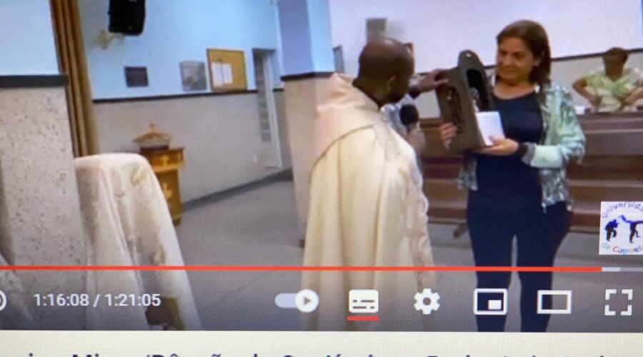 Primeiro Dia da Novena à Padroeira Nossa Senhora Mãe de Deus, Missa e Adoração ao Santíssimo. Padre Luiz Carlos Vitório. Diácono Márcio Rosa dos Santos. Acolhida Ministro Extraordinário da Sagrada Comunhão Eduardo Bôscaro. Entrada com Nossa Senhora Peregrina Ministro Extraordinário da Sagrada Comunhão Amaro Azevedo. Música Ludmila Ribeiro Bôscaro Yung. Igreja Nossa Senhora Mãe de Deus, Bairro Nossa Senhora de Lourdes, Juiz de Fora, Minas Gerais/MG, Brasil. Registro de Capoeira Mestre Polêmico - Professor João Couto Teixeira. IMG_8957. 783 GB. 19h30. Quarta-feira, 30 de Agosto de 2023. HD 1080p. Universidade Livre de Estudos Culturais da Capoeira - Universidade da Capoeira - UNICAPOEIRA, Instituto de Educação Socioambiental - IESAMBI, Associação de Capoeira - ASCA e Grupo de Capoeira MEIA LUA - Fundado Terça-feira, 29 de Maio de 1962. Seja membro deste canal e ganhe benefícios: https://www.youtube.com/channel/UCE6HrA5Y_VZ4-hgw8FG13aw/join