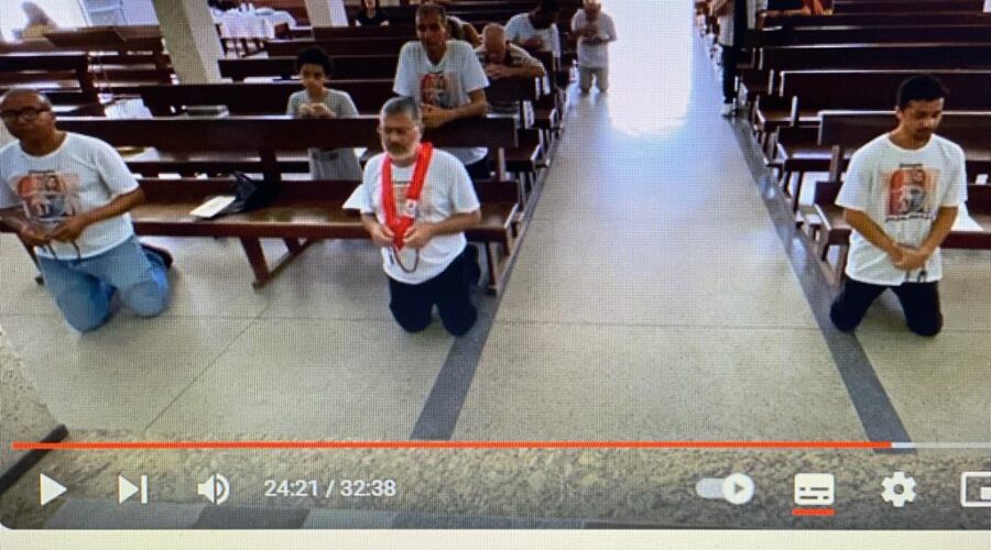 Terço dos Homens em Família. Léo. Igreja Nossa Senhora Mãe de Deus, Bairro Nossa Senhora de Lourdes, Juiz de Fora, Minas Gerais/MG, Brasil. Registro de Capoeira Mestre Polêmico - Professor João Couto Teixeira. IMG_9191. 3,7 GB. 09h15. Domingo, 29 de Outubro de 2023.