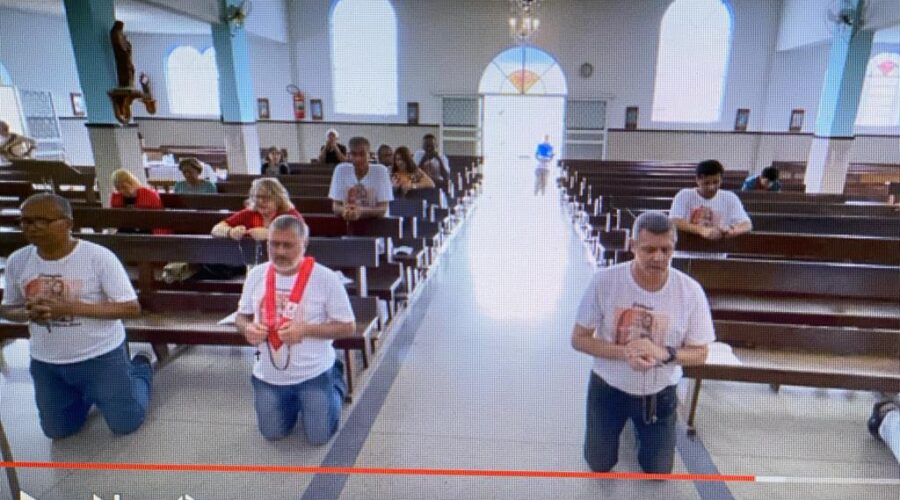 Terço dos Homens em Família. Ministro Extraordinário da Sagrada Comunhão Eduardo Bôscaro. Igreja Nossa Senhora Mãe de Deus, Bairro Nossa Senhora de Lourdes, Juiz de Fora, Minas Gerais/MG, Brasil. Registro de Capoeira Mestre Polêmico - Professor João Couto Teixeira. IMG_8919. 3,99 GB. 09h15. Domingo, 20 de Agosto de 2023. HD 1080p. Universidade Livre de Estudos Culturais da Capoeira - Universidade da Capoeira - UNICAPOEIRA, Instituto de Educação Socioambiental - IESAMBI, Associação de Capoeira - ASCA e Grupo de Capoeira MEIA LUA - Fundado em 29 de Maio de 1962. Seja membro deste canal e ganhe benefícios: https://www.youtube.com/channel/UCE6HrA5Y_VZ4-hgw8FG13aw/join