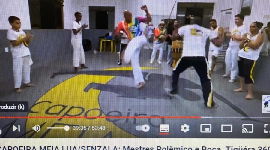 UNICAPOEIRA MEIA LUA/SENZALA - Mestr@s Polêmico, Boca Senzala - Humberto Barbosa de Sousa, Cabeça, Cabeleira, Sandrinha, César, Sardinha, Raquel, Tiú e Preto. Técnico de Áudio Jeder. Produção, Fotos e Arte Final Abelardo Barbosa. Gravado ao Vivo no Estúdio Novo Tempo, em novembro de 1999. Entrega de Cordel de Mestre Branco e Verde a Avatar - Giovanni Diomedson de Andrade - Mestres Alexandre José Ribeiro de Amorim, Can Can - Alexandre Juan Rabelo e Jóvirson Milagres. Rua Porfírio Barbosa de Albuquerque, 316, CEP 36.033-010, Bairro Teixeiras, Juiz de Fora, Minas Gerais/MG, Brasil. Registro de Capoeira Mestre Polêmico - Professor João Couto Teixeira. IMG_9200. 6,09 GB. 18h52. Segunda-feira, 30 de Outubro de 2023. HD 1080p. Universidade Livre de Estudos Culturais da Capoeira - Universidade da Capoeira - UNICAPOEIRA, Instituto de Educação Socioambiental - IESAMBI, Associação de Capoeira - ASCA e Grupo de Capoeira MEIA LUA - Fundado Terça-feira, 29 de Maio de 1962. Seja membro deste canal e ganhe benefícios: https://www.youtube.com/channel/UCE6HrA5Y_VZ4-hgw8FG13aw/join