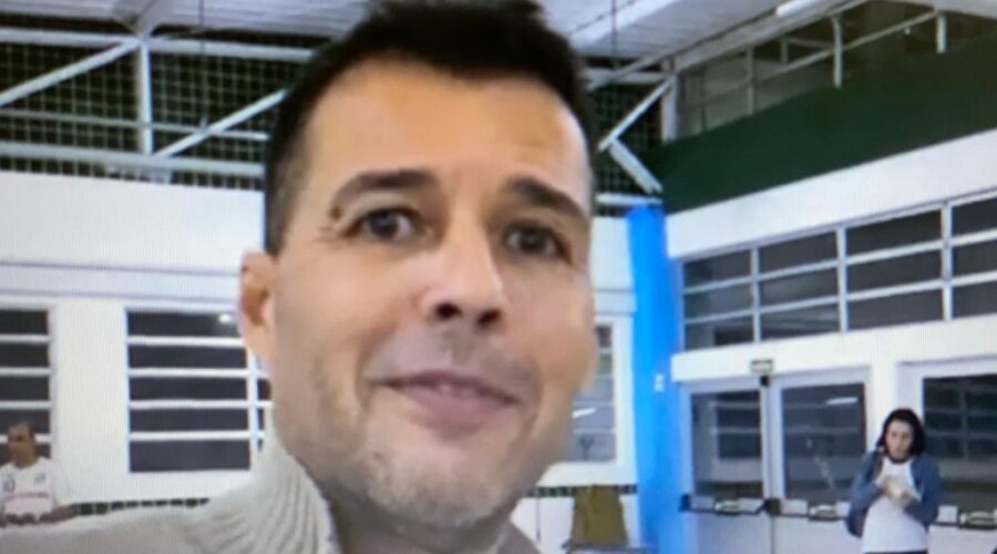 Mestre Fábio Parada. Associação Capoeira Movimentos - 41 Anos. Depoimento Mestre Berimbau - Erivaldo de Andrade Gomes. Escola Municipal Osmar Rodrigues, Itanhaém, São Paulo/SP, Brasil. Registro de Capoeira Mestre Polêmico - Professor João Couto Teixeira. IMG_3452. 185,4 MB. 19h41. Sábado, 14 de Outubro de 2023. HD 1080. #CapoeiraMestreFabioParada #CapoeiraMestreEduardoStorti #CapoeiraMestreNiltonRibasMartinsJunior #CapoeiraMestreMarcioSantos #CapoeiraMestreEliasFonseca #CapoeiraMestreGogoDeOuroRogerioFonseca #CapoeiraMestraKatia #CapoeiraMestreBerimbauErivaldodeAndradeGomes #CapoeiraMestreDinho #CapoeiraMestreIdilio #CapoeiraMestreCartaoNesonJunior #CapoeiraContramestreJeffersonGomesNogueira #CapoeiraContramestreFlexaRenatoPereiraGonçalves #CapoeiraContramestreCascataSilvaPereira #CapoeiraContramestraAna #CapoeiraContramestraJennifer #CapoeiraEstagiarioAlan #CapoeiraMonitoraSelma #CapoeiraProfessorMagno #CapoeiraProfessorLucky (in memorian) Universidade Livre de Estudos Culturais da Capoeira - Universidade da Capoeira - UNICAPOEIRA, Instituto de Educação Socioambiental - IESAMBI, Associação de Capoeira - ASCA e Grupo de Capoeira MEIA LUA na Escola - Fundado Terça-feira, 29 de Maio de 1962. Seja membro deste canal e ganhe benefícios: https://www.youtube.com/channel/UCE6HrA5Y_VZ4-hgw8FG13aw/join