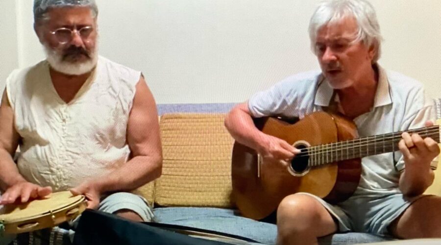 Telmo Adams - Violão e Mestre Polêmico - Pandeiro. Condomínio das Gaivotas, Florianópolis/SC, Brasil. Registro de Capoeira Mestre Polêmico - Professor João Couto Teixeira. IMG_7979. 3,29 GB. 07h52. Quinta-feira, 18 de Janeiro de 2024 - HD 1080p. Universidade Livre de Estudos Culturais da Capoeira - Universidade da Capoeira - UNICAPOEIRA, Instituto de Educação Socioambiental - IESAMBI, Associação de Capoeira - ASCA e Grupo de Capoeira MEIA LUA - Fundado Terça-feira, 29 de Maio de 1962. Orquestra Harmônica de Berimbaus. Seja membro deste canal e ganhe benefícios: https://www.youtube.com/channel/UCE6HrA5Y_VZ4-hgw8FG13aw/join