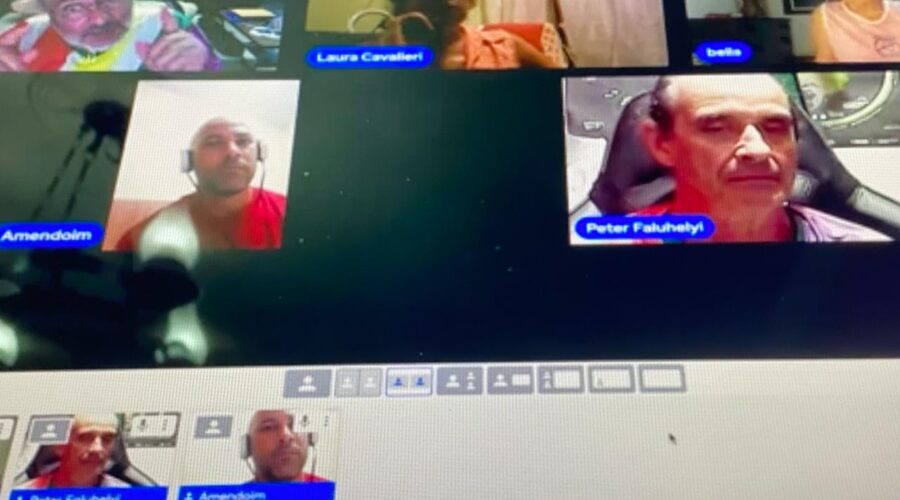 UNICAPOEIRA MEIA LUA: 62 Anos. Laura Cavalieri Bisio, Bella - Maria Isabel Melotti Xible, Mandingueiro - Peter Faluhelyi e Amendoim - Douglas Vinícius de Andrade. Sala de Entrar, Tigüéra 360, Juiz de Fora, Minas Gerais/MG, Brasil. Registro de Capoeira Mestre Polêmico - Professor João Couto Teixeira. IMG_9354. 10,33 GB. 20h33. Quinta-feira, 29 de Fevereiro de 2024. HD 1080p. MOV. Universidade Livre de Estudos Culturais da Capoeira - Universidade da Capoeira - UNICAPOEIRA, Instituto de Educação Socioambiental - IESAMBI, Associação de Capoeira - ASCA e Grupo de Capoeira MEIA LUA - Fundado Terça-feira, 29 de Maio de 1962. Orquestra Harmônica de Berimbaus. Seja membro deste canal e ganhe benefícios: https://www.youtube.com/channel/UCE6HrA5Y_VZ4-hgw8FG13aw/join