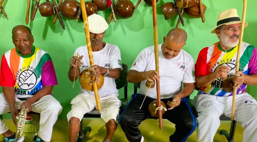 Mestres Jô - João Mendes Batista Barbosa Filho, Sabão - João Batista Lage Barbosa, Polêmico e Coroa - Mauro Delfino da Silva. Rua Luiz Basílio Castor, 259, Bairro Santa Luzia , Juiz de Fora, Minas Gerais/MG, Brasil. Registro de Capoeira Mestre Polêmico - Professor João Couto Teixeira. IMG_9419. 8,36 GB. 09h00. Sábado, 23 de Março de 2024. HD 1080p. MOV. Universidade Livre de Estudos Culturais da Capoeira - Universidade da Capoeira - UNICAPOEIRA, Instituto de Educação Socioambiental - IESAMBI, Associação de Capoeira - ASCA e Grupo de Capoeira MEIA LUA - Fundado Terça-feira, 29 de Maio de 1962. Orquestra Harmônica de Berimbaus. Seja membro deste canal e ganhe benefícios: https://www.youtube.com/channel/UCE6HrA5Y_VZ4-hgw8FG13aw/join