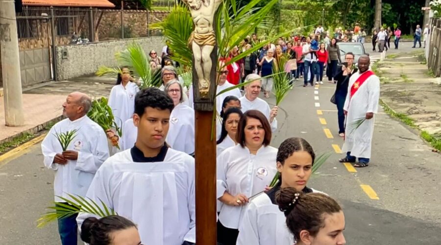 Procissão e Celebração Eucarística de Ramos: Padre Luiz Carlos Vitório. Diácono Márcio Rosa dos Santos. Salmo 21 - Meu Deus, Meu Deus, Porque Me Abandonastes? - Capoeira Mestre Avatar - Giovanni Diomedson de Andrade. Capela da Sociedade São Vicente de Paulo, Conferência Nossa Senhora do Carmo, Bloco JK, Bairro Costa Carvalho e Igreja Nossa Senhora Mãe de Deus, Bairro Nossa Senhora de Lourdes, Juiz de Fora, Minas Gerais/MG, Brasil. Registro de Capoeira Mestre Polêmico - Professor João Couto Teixeira. IMG_9421. 16,7 GB. 08h26. Domingo, 24 de Março de 2024. HD 1080p. MOV. Universidade Livre de Estudos Culturais da Capoeira - Universidade da Capoeira - UNICAPOEIRA, Instituto de Educação Socioambiental - IESAMBI, Associação de Capoeira - ASCA e Grupo de Capoeira MEIA LUA - Fundado Terça-feira, 29 de Maio de 1962. Seja membro deste canal e ganhe benefícios: https://www.youtube.com/channel/UCE6HrA5Y_VZ4-hgw8FG13aw/join