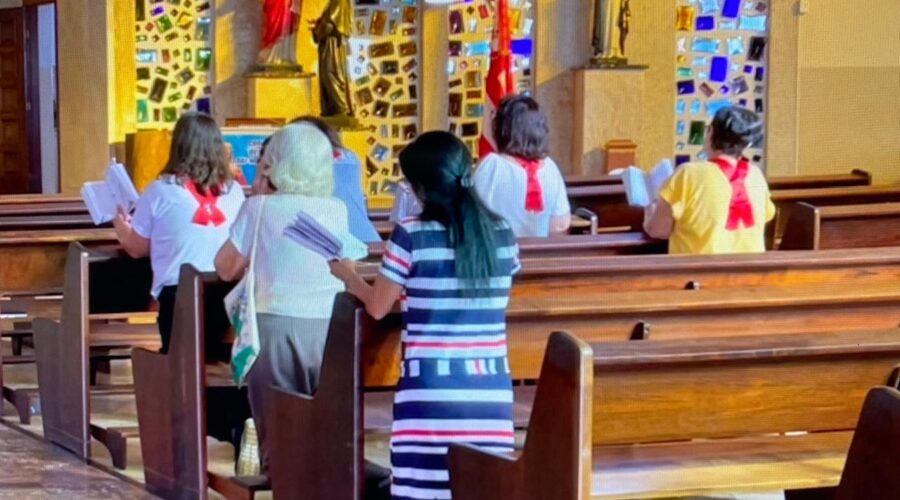 Apóstol@s da Oração: Adoração ao Santíssimo. Santuário Sagrado Coração de Jesus, Rua Doutor Alberto Vieira Lima, Número 50, Bairro Bairu, CEP 36.050-070, Juiz de Fora, Minas Gerais/MG, Brasil. Registro de Capoeira Mestre Polêmico - Professor Doutor João Couto Teixeira. IMG_9716. 11,25 GB. 14h06. Quinta-feira, 09 de Maio de 2024. HD 1080p. MOV. Universidade Livre de Estudos Culturais da Capoeira - Universidade da Capoeira - UNICAPOEIRA, Instituto de Educação Socioambiental - IESAMBI, Associação de Capoeira - ASCA e Grupo de Capoeira MEIA LUA - Fundado Terça-feira, 29 de Maio de 1962. Seja membro deste canal e ganhe benefícios: https://www.youtube.com/channel/UCE6HrA5Y_VZ4-hgw8FG13aw/join