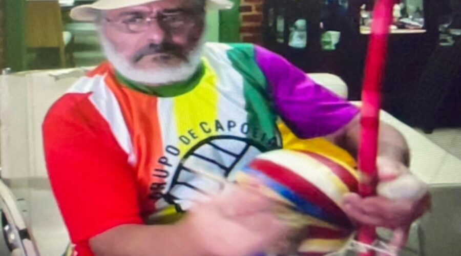 Berimbau Solo com Revisão de Toques e Descrição de Projetos em Andamento. Mestr@s Lua - Maria Isabel Melotti Xible, Laura Cavalieri Bisio e Mandingueiro - Peter Faluhelyi. Sala de Entrar, Tigüéra 360, Juiz de Fora, Minas Gerais/MG, Brasil. Registro de Capoeira Mestre Polêmico - Professor João Couto Teixeira. IMG_9477. 11,06 GB. 19h31. Quina-feira, 04 de Abril de 2024. HD 1080p. MOV. Universidade Livre de Estudos Culturais da Capoeira - Universidade da Capoeira - UNICAPOEIRA, Instituto de Educação Socioambiental - IESAMBI, Associação de Capoeira - ASCA e Grupo de Capoeira MEIA LUA - Fundado Terça-feira, 29 de Maio de 1962. Orquestra Harmônica de Berimbaus. Seja membro deste canal e ganhe benefícios: https://www.youtube.com/channel/UCE6HrA5Y_VZ4-hgw8FG13aw/join