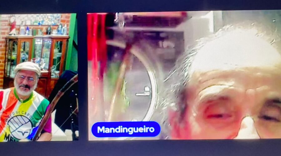 Improvisos: Berimbau e Violão. Mestres Polêmico e Mandingueiro - Peter Faluhelyi. Sala de Entrar, Tigüéra 360, Juiz de Fora, Minas Gerais/MG, Brasil. Registro de Capoeira Mestre Polêmico - Professor Doutor João Couto Teixeira. IMG_9729. 3,3 GB. 19h31. Quinta-feira, 16 de Maio de 2024. HD 1080p. MOV. Universidade Livre de Estudos Culturais da Capoeira - Universidade da Capoeira - UNICAPOEIRA, Instituto de Educação Socioambiental - IESAMBI, Associação de Capoeira - ASCA e Grupo de Capoeira MEIA LUA - Fundado Terça-feira, 29 de Maio de 1962. Orquestra Harmônica de Berimbaus. Seja membro deste canal e ganhe benefícios: https://www.youtube.com/channel/UCE6HrA5Y_VZ4-hgw8FG13aw/join