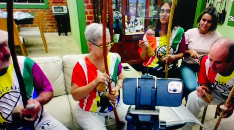 Berimbaus: Improvisos e Revisão. Mestr@s Lua - Maria Isabel Melotti Xible, Mandingueiro - Peter Faluhelyi, Aluna Formada Mônica Rodrigues Vieira e Aluna Praticante Laura Maria Moraes Teixeira. Sala de Entrar, Tigüéra 360, Juiz de Fora, Minas Gerais/MG, Brasil. Registro de Capoeira Mestre Polêmico - Professor Doutor João Couto Teixeira. IMG_9698. 5,54 GB. 20h31. Segunda-feira, 29 de Abril de 2024. HD 1080p. MOV. Universidade Livre de Estudos Culturais da Capoeira - Universidade da Capoeira - UNICAPOEIRA, Instituto de Educação Socioambiental - IESAMBI, Associação de Capoeira - ASCA e Grupo de Capoeira MEIA LUA - Fundado Terça-feira, 29 de Maio de 1962. Orquestra Harmônica de Berimbaus. Seja membro deste canal e ganhe benefícios: https://www.youtube.com/channel/UCE6HrA5Y_VZ4-hgw8FG13aw/join