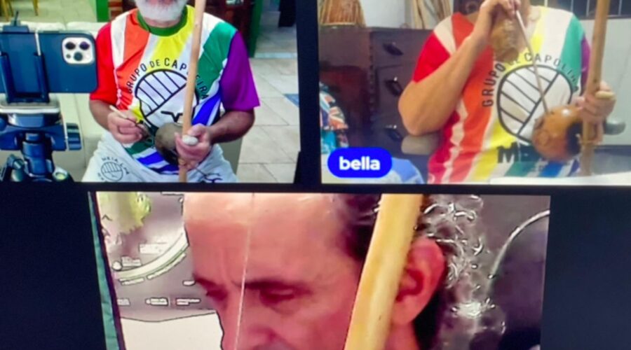 Toques Dobrados e Duetos. Mestr@s Bella - Maria Isabel Melotti Xible e Mandingueiro - Peter Faluhelyi. Sala de Entrar, Tigüéra 360, Juiz de Fora, Minas Gerais/MG, Brasil. Registro de Capoeira Mestre Polêmico - Professor João Couto Teixeira. IMG_9488. 5,94 GB. 20h30. Segunda-feira, 08 de Abril de 2024. HD 1080p. MOV. Universidade Livre de Estudos Culturais da Capoeira - Universidade da Capoeira - UNICAPOEIRA, Instituto de Educação Socioambiental - IESAMBI, Associação de Capoeira - ASCA e Grupo de Capoeira MEIA LUA - Fundado Terça-feira, 29 de Maio de 1962. Orquestra Harmônica de Berimbaus. Seja membro deste canal e ganhe benefícios: https://www.youtube.com/channel/UCE6HrA5Y_VZ4-hgw8FG13aw/join