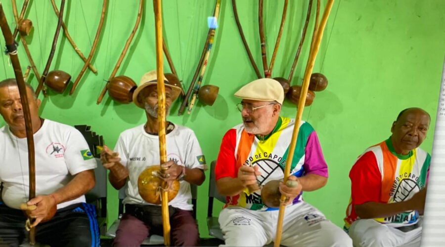 Berimbaus e Cantoria: Mestres Joãos. Jô - João Mendes Batista Barbosa Filho, Sabão - João Batista Lage Barbosa, Polêmico e Coroa - Mauro Delfino da Silva. Rua Luiz Basílio Castor, 259, Bairro Santa Luzia, Juiz de Fora, Minas Gerais/MG, Brasil. Registro de Capoeira Mestre Polêmico - Professor João Couto Teixeira. IMG_9641. 10,49 GB. 08h56. Sábado, 20 de Abril de 2024. HD 1080p. MOV. Universidade Livre de Estudos Culturais da Capoeira - Universidade da Capoeira - UNICAPOEIRA, Instituto de Educação Socioambiental - IESAMBI, Associação de Capoeira - ASCA e Grupo de Capoeira MEIA LUA - Fundado Terça-feira, 29 de Maio de 1962. Orquestra Harmônica de Berimbaus. Seja membro deste canal e ganhe benefícios: https://www.youtube.com/channel/UCE6HrA5Y_VZ4-hgw8FG13aw/join