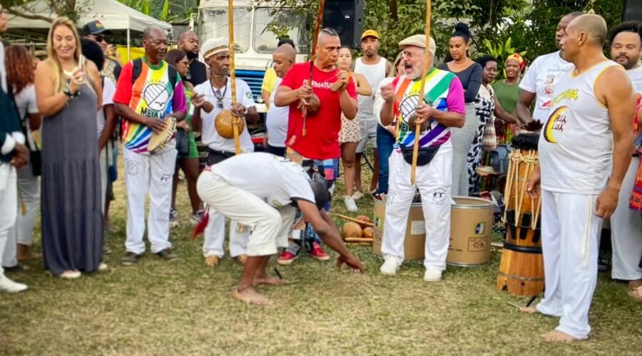 UNICAPOEIRA MEIA LUA - 62 Anos. Missa Ecumênica, Cantoria e Roda. Mestres Jô - João Mendes Batista Barbosa Filho, Sabão - João Batista Lage Barbosa, Dengo, Alexandre José Ribeiro de Amorim, Can Can - Alexandre Juan Rabelo, História - Antônio Carlos Lemos Ferreira, Coroa - Mauro Delfino da Silva. Quilombo São José da Serra, Valença/RJ, Brasil. Registros de Capoeiras Mestre Polêmico - Professor Doutor João Couto Teixeira e Estrela Dalva - Artista Plástica e Cineasta Salete Libardoni. IMG_9733. 15,69 GB. 15h69. Sábado, 18 de Maio de 2024. HD 1080p. MOV. Universidade Livre de Estudos Culturais da Capoeira - Universidade da Capoeira - UNICAPOEIRA, Instituto de Educação Socioambiental - IESAMBI, Associação de Capoeira - ASCA e Grupo de Capoeira MEIA LUA - Fundado Terça-feira, 29 de Maio de 1962. Orquestra Harmônica de Berimbaus. Seja membro deste canal e ganhe benefícios: https://www.youtube.com/channel/UCE6HrA5Y_VZ4-hgw8FG13aw/join