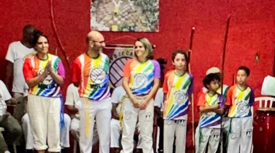 UNICAPOEIRA MEIA LUA - 62 Anos. Mestr@s Jô - João Mendes Batista Barbosa Filho, Sabão - João Batista Lage Barbosa, Alexandre José Ribeiro de Amorim, Can Can - Alexandre Juan Ribeiro, Kiko, História - Antônio Carlos Lemos Ferreira, Jóvirson José Milagres, Coroa - Mauro Delfino da Silva, Mandingueiro - Peter Faluhelyi, Lua - Maria Isabel MelottiXible, Neném - Ana Maria Couto Teixeira, Águia - David Teixeira Irsigler, Avatar - Giovanni Diomedson de Andrade, Jefferson Gomes Nogueira, Contramestre Amendoim - Douglas Vinícios de Andrade, Aluna Formada Mônica Rodrigues Vieira, Alun@s Praticantes Abrahao Elias Hallack Neto e Laura Maria Moraes Teixeira. Sede do Condomínio Residencial Tigüéra, Juiz de Fora, Minas Gerais/MG, Brasil. Registro de Capoeira Mestre Polêmico - Professor Doutor João Couto Teixeira. IMG_3312. 11,84 GB. 14h48. Sábado, 27 de Abril de 2024. HD 1080p. MOV. Universidade Livre de Estudos Culturais da Capoeira - Universidade da Capoeira - UNICAPOEIRA, Instituto de Educação Socioambiental - IESAMBI, Associação de Capoeira - ASCA e Grupo de Capoeira MEIA LUA - Fundado Terça-feira, 29 de Maio de 1962. Orquestra Harmônica de Berimbaus. Seja membro deste canal e ganhe benefícios: https://www.youtube.com/channel/UCE6HrA5Y_VZ4-hgw8FG13aw/join