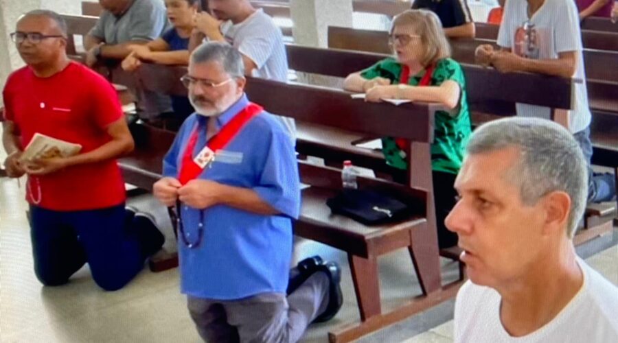 Terço dos Homens em Família: Ministro Extraordinário da Sagrada Comunhão Eduardo Bôscaro. Igreja Nossa Senhora Mãe de Deus, Bairro Nossa Senhora de Lourdes, Juiz de Fora, Minas Gerais/MG, Brasil. Registro de Capoeira Mestre Polêmico - Professor Doutor João Couto Teixeira. IMG_9745/6. 3,56 GB. 09h15. Domingo, 19 de Maio de 2024. HD 1080p. MOV. Universidade Livre de Estudos Culturais da Capoeira - Universidade da Capoeira - UNICAPOEIRA, Instituto de Educação Socioambiental - IESAMBI, Associação de Capoeira - ASCA e Grupo de Capoeira MEIA LUA - Fundado Terça-feira, 29 de Maio de 1962. Seja membro deste canal e ganhe benefícios: https://www.youtube.com/channel/UCE6HrA5Y_VZ4-hgw8FG13aw/join