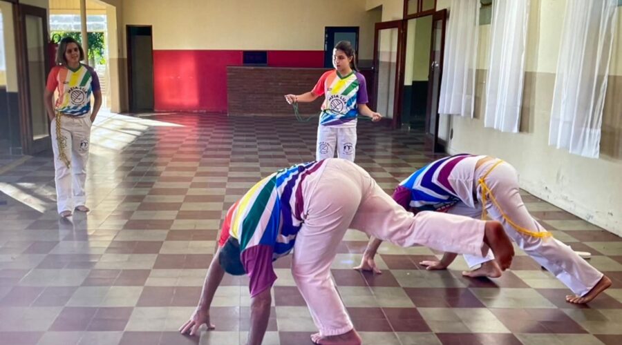 UNICAPOEIRA: MEIA LUA 62 Anos. Introduzindo Sequências. Alun@s Praticantes Abrahao Elias Hallack Neto, Laura Maria Moraes Teixeira e Beatriz Evaristo Hallack. Sede do Condomínio Residencial Tigüéra, Juiz de Fora, Minas Gerais/MG, Brasil. Registro de Capoeira Mestre Polêmico - Professor Doutor João Couto Teixeira. IMG_9710/1. 12,65 GB. 15h08/31. Sábado, 04 de Maio de 2024. HD 1080p. MOV. Universidade Livre de Estudos Culturais da Capoeira - Universidade da Capoeira - UNICAPOEIRA, Instituto de Educação Socioambiental - IESAMBI, Associação de Capoeira - ASCA e Grupo de Capoeira MEIA LUA - Fundado Terça-feira, 29 de Maio de 1962. Orquestra Harmônica de Berimbaus. Seja membro deste canal e ganhe benefícios: https://www.youtube.com/channel/UCE6HrA5Y_VZ4-hgw8FG13aw/join