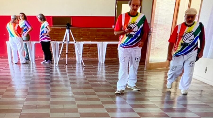 UNICAPOEIRA MEIA LUA - 62 Anos. Mestr@s Mandingueiro - Peter Faluhelyi, Lua - Maria Isabel MelottiXible, Neném - Ana Maria Couto Teixeira e Laura Maria Moraes Teixeira. Sede do Condomínio Residencial Tigüéra, Juiz de Fora, Minas Gerais/MG, Brasil. Registro de Capoeira Mestre Polêmico - Professor Doutor João Couto Teixeira. IMG_9662. 4,99 GB. 10h49. Sábado, 27 de Abril de 2024. HD 1080p. MOV. Universidade Livre de Estudos Culturais da Capoeira - Universidade da Capoeira - UNICAPOEIRA, Instituto de Educação Socioambiental - IESAMBI, Associação de Capoeira - ASCA e Grupo de Capoeira MEIA LUA - Fundado Terça-feira, 29 de Maio de 1962. Orquestra Harmônica de Berimbaus. Seja membro deste canal e ganhe benefícios: https://www.youtube.com/channel/UCE6HrA5Y_VZ4-hgw8FG13aw/join