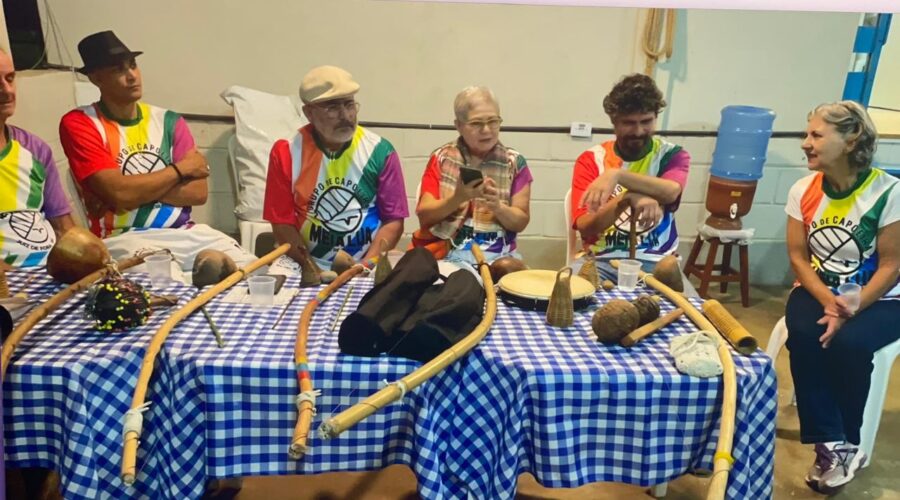 UNICAPOEIRA MEIA LUA - 62 Anos. Mestres Mandingueiro - Peter Faluhelyi, Lua - Maria Isabel Melotti Xible, Águia - David Teixeira Irsigler, Avatar - Giovanni Diomedson de Andrade, Neném - Ana Maria Couto Teixeira, Estrela Dalva - Salete Libardoni, Alice de Andrade e Larissa de Andrade. Saguão, Tigüéra 49, Juiz de Fora, Minas Gerais/MG, Brasil. Registro de Capoeira Mestre Polêmico - Professor Doutor João Couto Teixeira. IMG_9653. 11,06 GB. 20h02. Quarta-feira, 24 de Abril de 2024. HD 1080p. MOV. Universidade Livre de Estudos Culturais da Capoeira - Universidade da Capoeira - UNICAPOEIRA, Instituto de Educação Socioambiental - IESAMBI, Associação de Capoeira - ASCA e Grupo de Capoeira MEIA LUA - Fundado Terça-feira, 29 de Maio de 1962. Orquestra Harmônica de Berimbaus. Seja membro deste canal e ganhe benefícios: https://www.youtube.com/channel/UCE6HrA5Y_VZ4-hgw8FG13aw/join