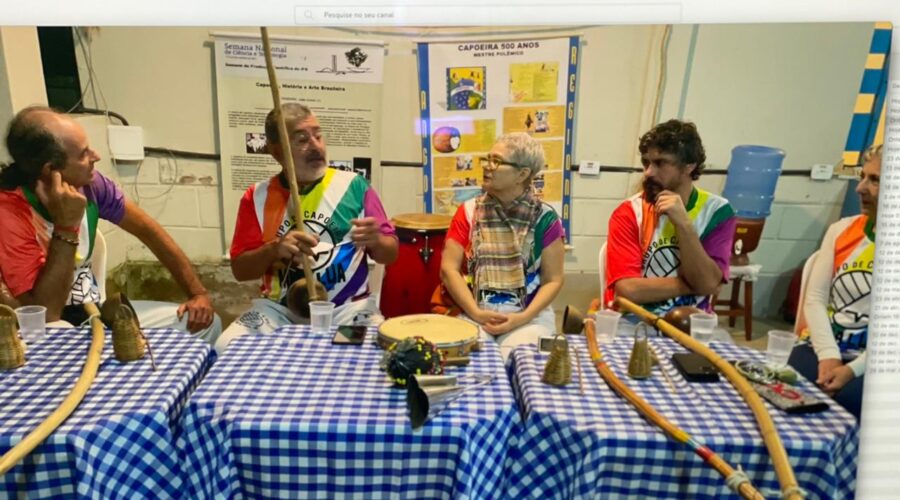 UNICAPOEIRA MEIA LUA - 62 Anos. Mestr@s Mandingueiro - Peter Faluhelyi, Lua - Maria Isabel Melotti Xible, Águia - David Teixeira Irsigler, Neném - Ana Maria Couto Teixeira, Estrela Dalva - Salete Libardoni. Saguão, Tigüéra 49, Juiz de Fora, Minas Gerais/MG, Brasil. Registro de Capoeira Mestre Polêmico - Professor Doutor João Couto Teixeira. IMG_9655. 12,38 GB. 19h17. Quinta-feira, 25 de Abril de 2024. HD 1080p. MOV. Universidade Livre de Estudos Culturais da Capoeira - Universidade da Capoeira - UNICAPOEIRA, Instituto de Educação Socioambiental - IESAMBI, Associação de Capoeira - ASCA e Grupo de Capoeira MEIA LUA - Fundado Terça-feira, 29 de Maio de 1962. Orquestra Harmônica de Berimbaus. Seja membro deste canal e ganhe benefícios: https://www.youtube.com/channel/UCE6HrA5Y_VZ4-hgw8FG13aw/join