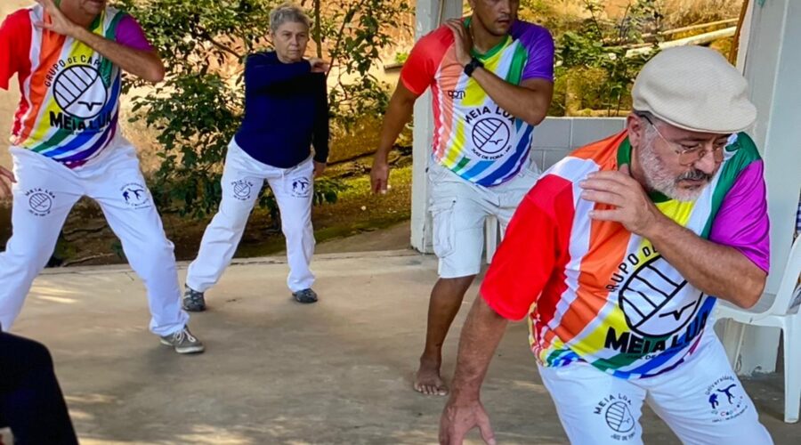 UNICAPOEIRA MEIA LUA - 62 Anos. Preparando Sequências. Mestr@s Mandingueiro - Peter Faluhelyi, Lua - Maria Isabel Melotti Xible e Avatar - Giovanni Diomedson de Andrade. Saguão, Tigüéra 49, Juiz de Fora, Minas Gerais/MG, Brasil. Registro de Capoeira Mestre Polêmico - Professor Doutor João Couto Teixeira. IMG_9694. 2,11 GB. 15h14. Segunda-feira, 29 de Abril de 2024. HD 1080p. MOV. Universidade Livre de Estudos Culturais da Capoeira - Universidade da Capoeira - UNICAPOEIRA, Instituto de Educação Socioambiental - IESAMBI, Associação de Capoeira - ASCA e Grupo de Capoeira MEIA LUA - Fundado Terça-feira, 29 de Maio de 1962. Orquestra Harmônica de Berimbaus. Seja membro deste canal e ganhe benefícios: https://www.youtube.com/channel/UCE6HrA5Y_VZ4-hgw8FG13aw/join