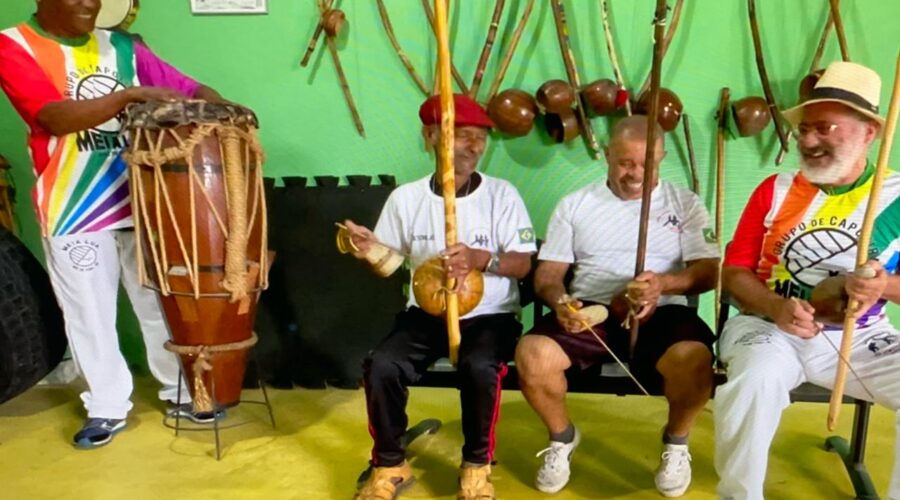 Mestres Jô - João Mendes Batista Barbosa Filho, Sabão - João Batista Lage Barbosa, Polêmico e Coroa - Mauro Delfino da Silva. Rua Luiz Basílio Castor, 259, Bairro Santa Luzia, Juiz de Fora, Minas Gerais/MG, Brasil. Registro de Capoeira Mestre Polêmico - Professor João Couto Teixeira. IMG_9456. 7,03 GB. 09h20. Sábado, 30 de Março de 2024. HD 1080p. MOV. Universidade Livre de Estudos Culturais da Capoeira - Universidade da Capoeira - UNICAPOEIRA, Instituto de Educação Socioambiental - IESAMBI, Associação de Capoeira - ASCA e Grupo de Capoeira MEIA LUA - Fundado Terça-feira, 29 de Maio de 1962. Orquestra Harmônica de Berimbaus. Seja membro deste canal e ganhe benefícios: https://www.youtube.com/channel/UCE6HrA5Y_VZ4-hgw8FG13aw/join
