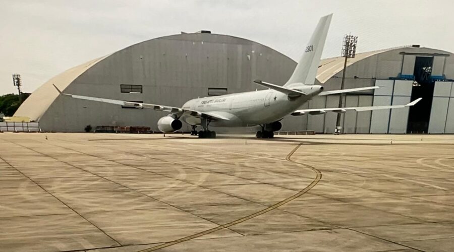 Viagem de Retorno de Agraciados com Outorga de Título de Doutor Honoris Causa, de Diadema/Congonhas/SP a Juiz de Fora, Minas Gerais/MG, Via Galeão/RJ, Brasil. Registro de Capoeira Mestre Polêmico - Professor Doutor João Couto Teixeira. IMG_2673/9621. 10,34. 11h04/14h45 GB. Domingo, 14 de Abril de 2024. HD 1080p. MOV. Universidade Livre de Estudos Culturais da Capoeira - Universidade da Capoeira - UNICAPOEIRA, Instituto de Educação Socioambiental - IESAMBI, Associação de Capoeira - ASCA e Grupo de Capoeira MEIA LUA - Fundado Terça-feira, 29 de Maio de 1962. Orquestra Harmônica de Berimbaus. Seja membro deste canal e ganhe benefícios: https://www.youtube.com/channel/UCE6HrA5Y_VZ4-hgw8FG13aw/join