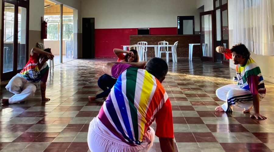 UNICAPOEIRA: MEIA LUA 62 Anos. Primeira, Segunda e Terceira Sequências. Mestre Águia - David Teixeira Irsigler, Aluna Formada Mônica Rodrigues Vieira e Aluna Praticante Laura Maria Moraes Teixeira. Sede do Condomínio Residencial Tigüéra, Juiz de Fora, Minas Gerais/MG, Brasil. Registro de Capoeira Mestre Polêmico - Professor Doutor João Couto Teixeira. IMG_9776. 13,54 GB. 16h00. Sábado, 01 de Junho de 2024. HD 1080p. MOV. Universidade Livre de Estudos Culturais da Capoeira - Universidade da Capoeira - UNICAPOEIRA, Instituto de Educação Socioambiental - IESAMBI, Associação de Capoeira - ASCA e Grupo de Capoeira MEIA LUA - Fundado Terça-feira, 29 de Maio de 1962. Orquestra Harmônica de Berimbaus. Seja membro deste canal e ganhe benefícios: https://www.youtube.com/channel/UCE6HrA5Y_VZ4-hgw8FG13aw/join PIX - polemico72@hotmail.com