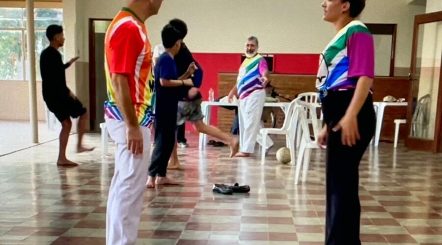 UNICAPOEIRA: MEIA LUA 62 Anos. Primeira e Segunda Sequências. Aluna Formada Mônica Rodrigues Vieira, Aluno Praticante Abrahao Elias Hallack Neto. Sede do Condomínio Residencial Tigüéra, Juiz de Fora, Minas Gerais/MG, Brasil. Registro de Capoeira Mestre Polêmico - Professor Doutor João Couto Teixeira e Neném - Ana Maria Couto Teixeira. IMG_9771. 14,3 GB. 15h55. Quinta-feira, 30 de Maio de 2024. HD 1080p. MOV. Universidade Livre de Estudos Culturais da Capoeira - Universidade da Capoeira - UNICAPOEIRA, Instituto de Educação Socioambiental - IESAMBI, Associação de Capoeira - ASCA e Grupo de Capoeira MEIA LUA - Fundado Terça-feira, 29 de Maio de 1962. Orquestra Harmônica de Berimbaus. Seja membro deste canal e ganhe benefícios: https://www.youtube.com/channel/UCE6HrA5Y_VZ4-hgw8FG13aw/join PIX - polemico72@hotmail.com