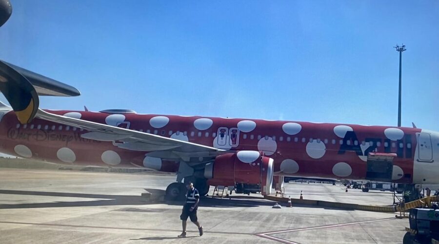 Voo: JF/BsB/JF, para o Lançamento do Livro de Capoeira do IPHAN - Saberes dos Mestres na Capital. MG/DF/MG, Brasil. Registro de Capoeira Mestre Polêmico - Professor Doutor João Couto Teixeira. IMG_4785. 36,7 GB. 09h45. Sexta-feira/Domingo, 21/23 de Junho de 2024. HD 1080p. MOV. Universidade Livre de Estudos Culturais da Capoeira - Universidade da Capoeira - UNICAPOEIRA, Instituto de Educação Socioambiental - IESAMBI, Associação de Capoeira - ASCA e Grupo de Capoeira MEIA LUA - Fundado Terça-feira, 29 de Maio de 1962. Orquestra Harmônica de Berimbaus. Seja membro deste canal e ganhe benefícios: https://www.youtube.com/channel/UCE6HrA5Y_VZ4-hgw8FG13aw/join PIX - polemico72@hotmail.com