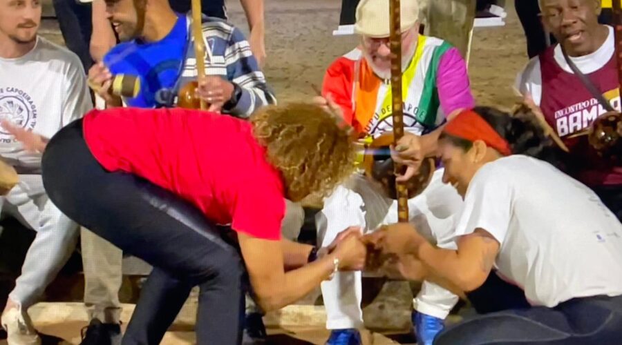 Saberes dos Mestres na Capital: Lançamento do Livro de Capoeira do Instituto de Patrimônio Artístico e Cultural - IPHAN, Roda na Igrejinha Nossa Senhora de Fátima - 307/308 Sul, Foto Final. Mestres Paulão - José Paulo Santos, Cafú - Tiago Luís da Silva Baldez, Daniel Mioju, Mandingueiro - Peter Faluhelyi, Laura Cavalieri Bisio, Pulika - Paulo Couto Teixeira, Cida - Maria Aparecida Couto Teixeira. Brasília, Distrito Federal/DF, Brasil. Registro de Capoeira Mestre Mandingueiro - Peter Faluhelyi. IMG_9851/2/4/4727/55. 27,28 GB. 18h08/18h39. Sexta-feira/Sábado, 21/22 de Junho de 2024. HD 1080p. MOV. Universidade Livre de Estudos Culturais da Capoeira - Universidade da Capoeira - UNICAPOEIRA, Instituto de Educação Socioambiental - IESAMBI, Associação de Capoeira - ASCA e Grupo de Capoeira MEIA LUA - Fundado Terça-feira, 29 de Maio de 1962. Orquestra Harmônica de Berimbaus. Seja membro deste canal e ganhe benefícios: https://www.youtube.com/channel/UCE6HrA5Y_VZ4-hgw8FG13aw/join PIX - polemico72@hotmail.com