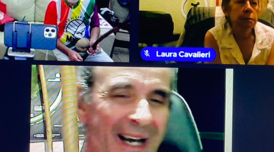 Berimbaus: Iúna Mandingueira e Amazonas. Mestr@s Polêmico, Laura Cavalieri Bisio e Mandingueiro - Peter Faluhelyi. Sala de Entrar, Tigüéra 360, Juiz de Fora, Minas Gerais/MG, Brasil. Registro de Capoeira Mestre Polêmico - Professor Doutor João Couto Teixeira. IMG_9861. 6,64 GB. 19h38. Quinta-feira, 27 de Junho de 2024. HD 1080p. MOV. Universidade Livre de Estudos Culturais da Capoeira - Universidade da Capoeira - UNICAPOEIRA, Instituto de Educação Socioambiental - IESAMBI, Associação de Capoeira - ASCA e Grupo de Capoeira MEIA LUA - Fundado Terça-feira, 29 de Maio de 1962. Orquestra Harmônica de Berimbaus. Seja membro deste canal e ganhe benefícios: https://www.youtube.com/channel/UCE6HrA5Y_VZ4-hgw8FG13aw/join PIX - polemico72@hotmail.com