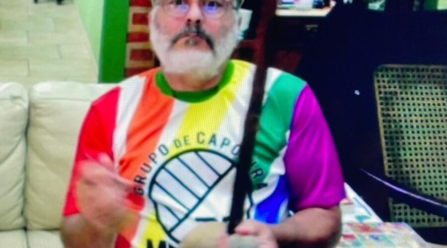 Berimbau Solo: Repassando Toques - de Angola à Iúnas. Mestre Polêmico. Sala de Entrar, Tigüéra 360, Juiz de Fora, Minas Gerais/MG, Brasil. Registro de Capoeira Mestre Polêmico - Professor Doutor João Couto Teixeira. IMG_9868. 2,11 GB. 20h27. Segunda-feira, 01 de Julho de 2024. HD 1080p. MOV. Universidade Livre de Estudos Culturais da Capoeira - Universidade da Capoeira - UNICAPOEIRA, Instituto de Educação Socioambiental - IESAMBI, Associação de Capoeira - ASCA e Grupo de Capoeira MEIA LUA - Fundado Terça-feira, 29 de Maio de 1962. Orquestra Harmônica de Berimbaus. Seja membro deste canal e ganhe benefícios: https://www.youtube.com/channel/UCE6HrA5Y_VZ4-hgw8FG13aw/join PIX - polemico72@hotmail.com