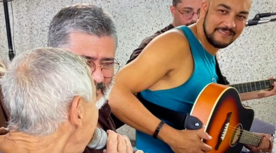 Pastoral da Música: Ensaio. Ministro Extraordinário da Sagrada Comunhão Antônio Reis, Léo, Mestres Polêmico e Avatar - Giovanni Diomedson de Andrade. Igreja Nossa Senhora Mãe de Deus, Bairro Nossa Senhora de Lourdes, Juiz de Fora, Minas Gerais/MG, Brasil. Registro de Capoeira Mestre Polêmico - Professor Doutor João Couto Teixeira. IMG_4543. 4,69 GB. 09h00. Sábado, 08 de Junho de 2024. HD 1080p. MOV. Universidade Livre de Estudos Culturais da Capoeira - Universidade da Capoeira - UNICAPOEIRA, Instituto de Educação Socioambiental - IESAMBI, Associação de Capoeira - ASCA e Grupo de Capoeira MEIA LUA - Fundado Terça-feira, 29 de Maio de 1962. Seja membro deste canal e ganhe benefícios: https://www.youtube.com/channel/UCE6HrA5Y_VZ4-hgw8FG13aw/join PIX - polemico72@hotmail.com