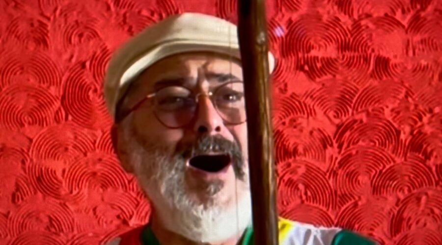 UNICAPOEIRA: MEIA LUA 62 Anos. Berimbau Solo - Repassando os Toques. Mestres Polêmico e Águia - David Teixeira Irsigler. Sede do Condomínio Residencial Tigüéra, Juiz de Fora, Minas Gerais/MG, Brasil. Registro de Capoeira Mestre Polêmico - Professor Doutor João Couto Teixeira. IMG_9878. 3,49 GB. 16h00. Sábado, 06 de Julho de 2024. HD 1080p. MOV. Universidade Livre de Estudos Culturais da Capoeira - Universidade da Capoeira - UNICAPOEIRA, Instituto de Educação Socioambiental - IESAMBI, Associação de Capoeira - ASCA e Grupo de Capoeira MEIA LUA - Fundado Terça-feira, 29 de Maio de 1962. Orquestra Harmônica de Berimbaus. Seja membro deste canal e ganhe benefícios: https://www.youtube.com/channel/UCE6HrA5Y_VZ4-hgw8FG13aw/join PIX - polemico72@hotmail.com