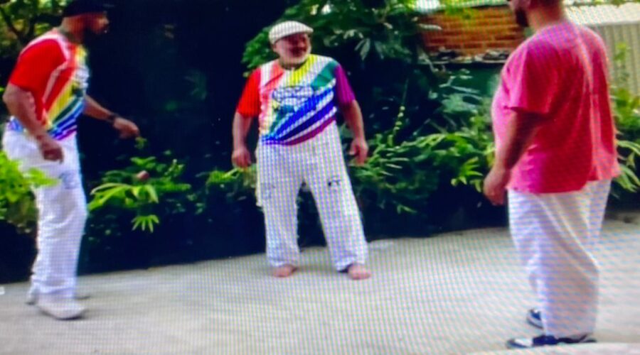 Treino de Ginga e Sequências do Mestre Marco Aurélio de Moraes Barros. Mestres Polêmico, Avatar - Giovanni Diomedson de Andrade e Ronaldin Delibero. Varanda Estendida, Tigüéra 360, Juiz de Fora, Minas Gerais/MG, Brasil. Registro de Capoeira Mestre Polêmico - Professor Doutor João Couto Teixeira. IMG_4548. 11,14 GB. 14h00. Terça-feira, 11 de Junho de 2024. HD 1080p. MOV. Universidade Livre de Estudos Culturais da Capoeira - Universidade da Capoeira - UNICAPOEIRA, Instituto de Educação Socioambiental - IESAMBI, Associação de Capoeira - ASCA e Grupo de Capoeira MEIA LUA - Fundado Terça-feira, 29 de Maio de 1962. Orquestra Harmônica de Berimbaus. Seja membro deste canal e ganhe benefícios: https://www.youtube.com/channel/UCE6HrA5Y_VZ4-hgw8FG13aw/join PIX - polemico72@hotmail.com