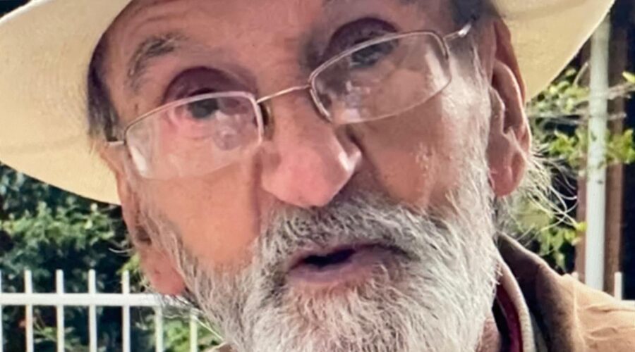 Dercy Paulo Medeiros: História da Associação de Moradores do Condomínio Fundado pelo Doutor Antônio Carlos Pereira. Residencial Tigüéra, Juiz de Fora, Minas Gerais/MG, Brasil. Registro de Capoeira Mestre Polêmico - Professor Doutor João Couto Teixeira. IMG_4997. 778,2 MB. 17h17. Sábado, 06 de Julho de 2024. HD 1080p. MOV. Universidade Livre de Estudos Culturais da Capoeira - Universidade da Capoeira - UNICAPOEIRA, Instituto de Educação Socioambiental - IESAMBI, Associação de Capoeira - ASCA e Grupo de Capoeira MEIA LUA - Fundado Terça-feira, 29 de Maio de 1962. Orquestra Harmônica de Berimbaus. Seja membro deste canal e ganhe benefícios: https://www.youtube.com/channel/UCE6HrA5Y_VZ4-hgw8FG13aw/join PIX - polemico72@hotmail.com